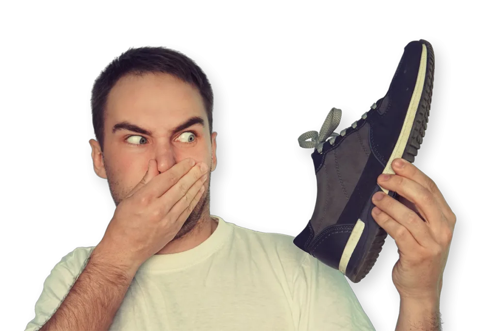 Man reagiert auf stinkende Sneaker: Fußgeruch sitzt in der Haut und im Schuh